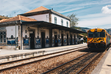 PINHAO, PORTUGAL - APRIL 29, 2016: Railway station of Pinhao, Douro Valley and old yellow trainのeditorial素材
