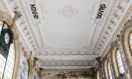 PORTO, PORTUGAL - APRIL 30, 2016: Interior of Main hall of Sao Bento Railway Station in Portoのeditorial素材