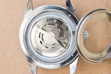 Details of watches and mechanisms for reparation, restoration and maintenance