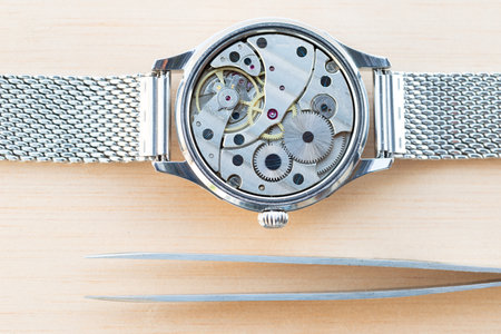 Details of watches and mechanisms for reparation, restoration and maintenance