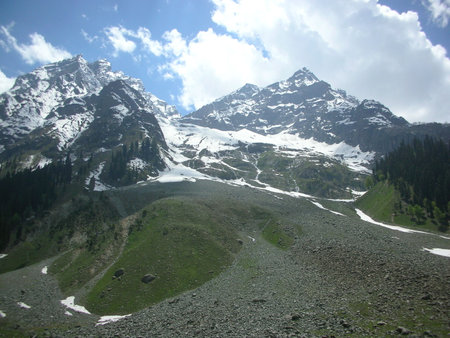 a wayside mountain rangeの写真素材