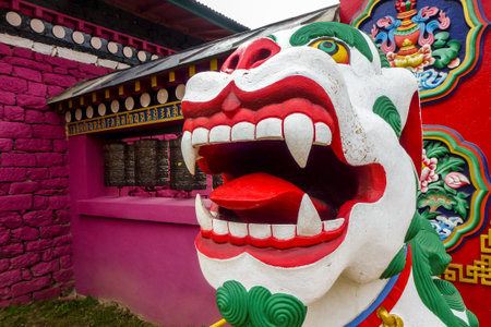 Detail of a lion statue at the Tengboche monastery, Everest Base Camp trek, Nepalの写真素材