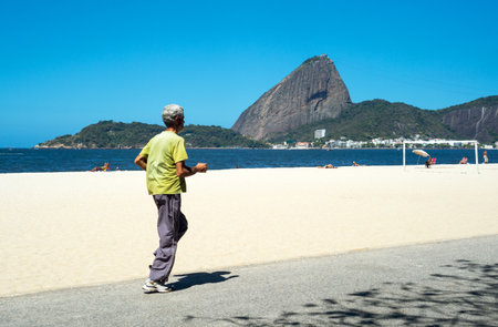 Rio De Janeiro, Brazil  - September 7, 2013:  A man running on the Flamengo beachのeditorial素材