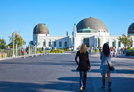 Los Angeles,  U.S.A. -  May 31, 2011: People in  the Griffith Observatory squareのeditorial素材
