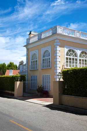 Los Angeles,  U.S.A. -  May 31, 2011:  View of the Belair villasのeditorial素材