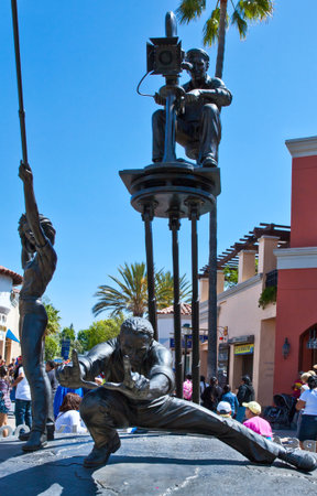 Los Angeles,  U.S.A. -  May 30, 2011: Hollywood, filmmaker statue in the Universal Studiosのeditorial素材