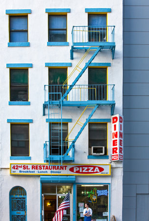 New York, U.S.A. - July 7, 2009: Manhattan, foreshortening of the 42nd streetのeditorial素材