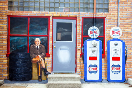 Pontiac, U.S.A. - May 17, 2011: Illinois, Route 66,  mural paintings in the city roadsのeditorial素材