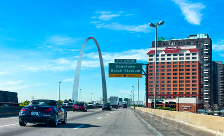 St Louis, U.S.A. - May 18, 2011: Missouri,  the Arc on the Mississippi river , seen from the Roure 66のeditorial素材