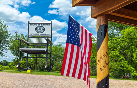 U.S.A. Missouri, Route 66, Fanning, the giant Rocking Chair of the Outpost restaurant and shopのeditorial素材