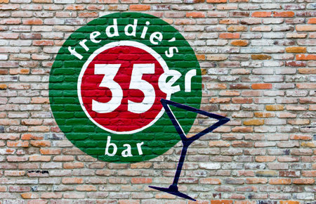 Pasadena, U.S.A. - May 28, 2011: California, the painted sign of a bar in downtownのeditorial素材