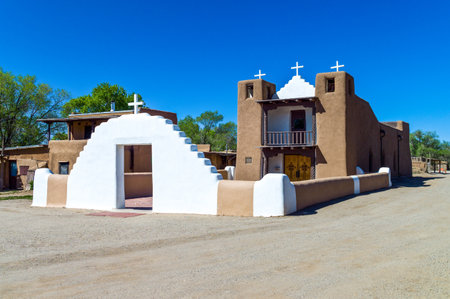 Taos, U.S.A. - May 22, 2011:The  St.Jerome chuch in the restored  native puebloのeditorial素材