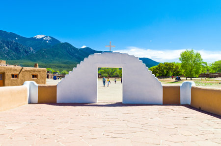Taos, U.S.A. - May 22, 2011:The  St.Jerome chuch in the restored  native puebloのeditorial素材