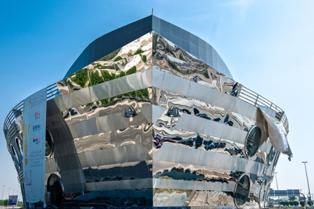 Jeddah, Saudi Arabia - November 20, 2008:  The Ship House in the Corniche areaのeditorial素材