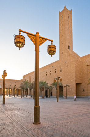Rijadh,  Saudi Arabia - November 7, 2007: A young cyclist near the Al Bathaa district mosque.のeditorial素材