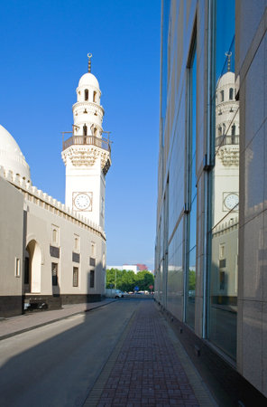 Manama, Bahrain -  December 9, 2006: The Kanoo mosque the city centerのeditorial素材