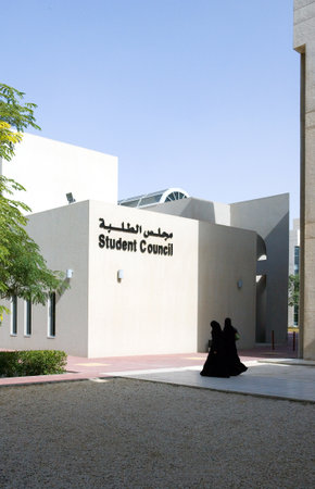 Manama, Bahrain - January 7, 2007: Students in the Gulf Bahrain university.のeditorial素材