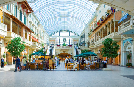 Dubai, U.A.E. - November 15, 2006:  The Il Mercato shopping centerのeditorial素材