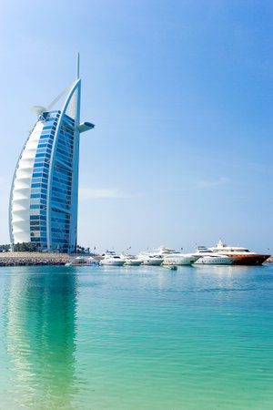Dubai, U.A.E. - November 12, 2006:  View of the famous luxury Burj Al Arab hotelのeditorial素材