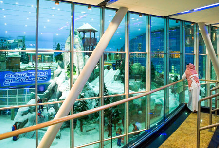 Dubai, U.A.E. - November 13, 2006:  The famous skiing track in the Mall of Emirates shopping centerのeditorial素材