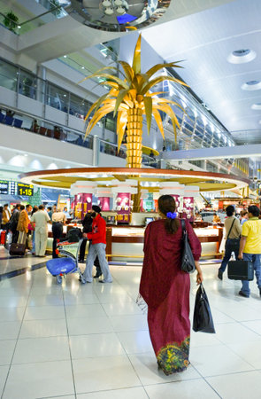 Dubai, U.A.E. - November 15, 2006:   The duty free area of the Dubai International Airporのeditorial素材