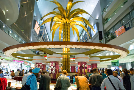 Dubai, U.A.E. - November 15, 2006:   The duty free area of the Dubai International Airporのeditorial素材