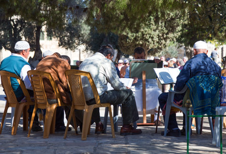 Jerusalem,  Israel - November 4, 2010:  Faithfuls in the Temple Mount (Har Habait)のeditorial素材
