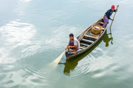 Mandalay,  Myanmar - January  13, 2012: Fishermen on the Tuang lake.のeditorial素材
