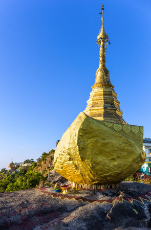 Myanmar, a little golden Stupa on the sacred Buddhist mountain of Kyaikhtoのeditorial素材