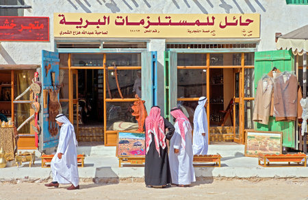 Doha,  Qatar - February 14, 2006:  Local people and handicraft in the Souq Wakif in the old city centerのeditorial素材