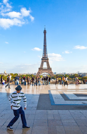 Paris,  France - October 2, 2009: People in the Trocadero Esplanade with the Tour Eiffel in the background.のeditorial素材