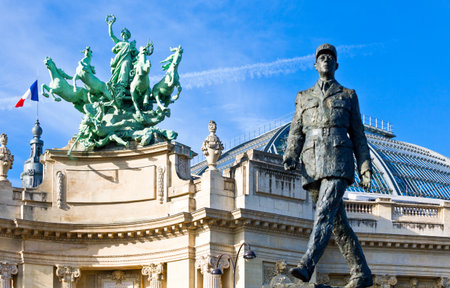 Paris, Clemenceau square, the De Gaulle monument with the Grand Palace in the background.のeditorial素材