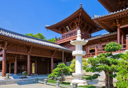 Hong Kong, China - September 26, 2007: The Chi Lin antique monastry in The New Kowloon quarterのeditorial素材