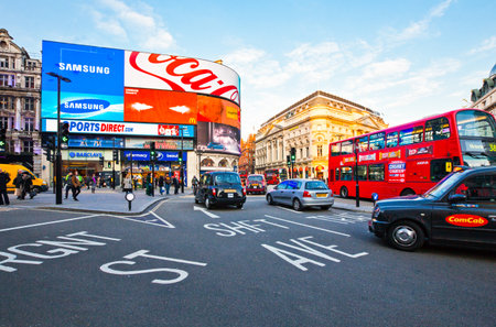 London, England - January 30, 2012: Traffic in Piccadilly Circusのeditorial素材