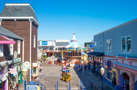 San Francisco, USA - September 21, 2015:  Tourists between the attractions, shops and restaurants in the Pier 39.のeditorial素材