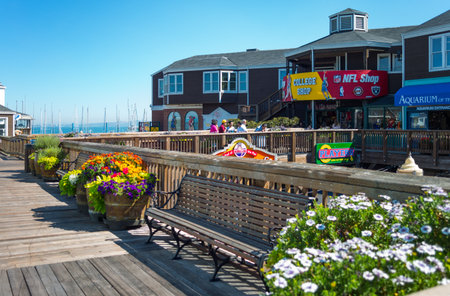 San Francisco, USA - September 21, 2015:  Actractions, shops and restaurants in the Pier 39.のeditorial素材
