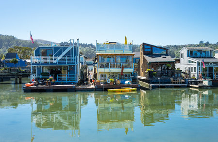 Sausalito, USA - September 23, 2015: The colorfully painted House Boats in the outskirts of the countryのeditorial素材