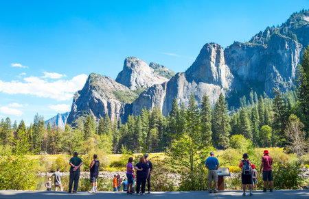 Yosemite Park, USA - September 25, 2015: Tourists looking at  the Cathedral Spires mountainsのeditorial素材