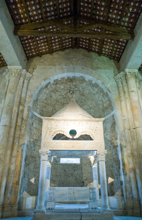 Italy, Casauria,  the inside of the St. Clemente basilicaのeditorial素材