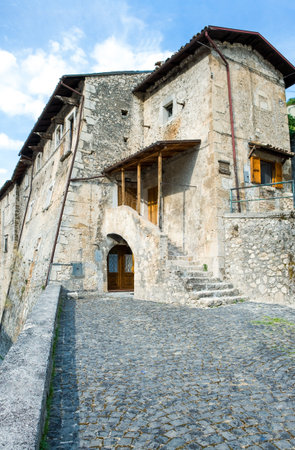 Roccapia, Italy - September 7, 2006:  Upward view of the ancient castleのeditorial素材