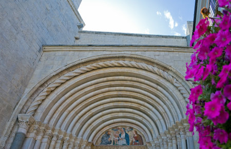 Italy, Sulmona, upward view of the portal of St.Francesco church (XV century)の写真素材