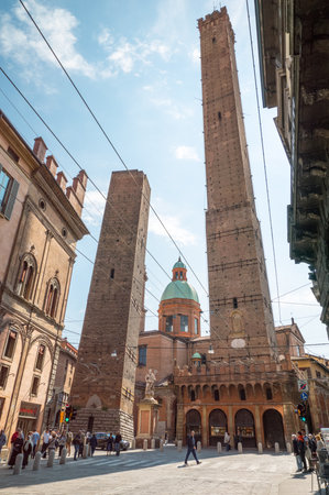Bologna, Italy - May 5, 2016: Visitors under the towers La Garisenda (left) and Degli Asinelli.のeditorial素材