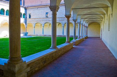 Italy, Ravenna, the antique cloister of the Franciscan friars, near the Dante Alighieri tomb.の写真素材