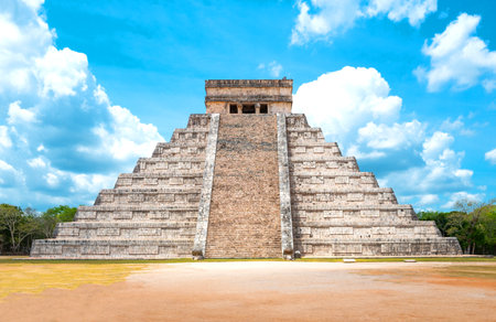 Chichen Itza , Mexico - April 18, 2016: Archaeological site, view of the imposing Castle ( El Castillio)のeditorial素材