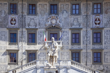 Italy,Tuscany,Pisa, the Della Carovana palace by Giorgio Vasari architect and the monument of Cosimo Dei Mediciのeditorial素材