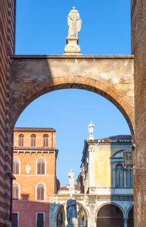 Italy, Verona,  the ancient palaces and statues of Dei Signori squareのeditorial素材