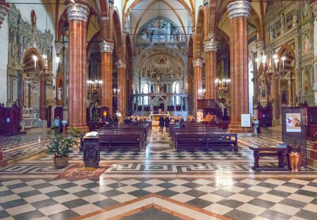 Verona, Italy - December 7, 2013: The nave of the Santa Maria Matricolare Cathedralのeditorial素材