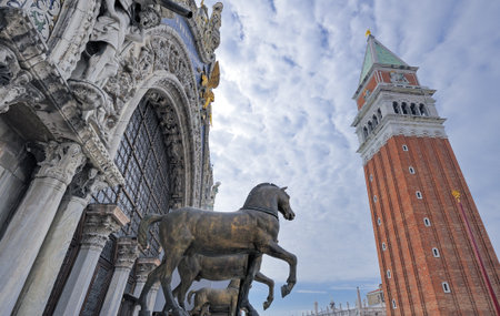 Venice, Itaky - April 27, 2008: San Marco square, the ancient bronze horses on the Basilica facade with the bell tower in the backgroundのeditorial素材