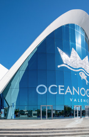 Valencia, Spain - Octuber 15, 2016: The City of Arts and Sciences by the architect Calatrava. Visitors in front of the Oceanographic Aquariumのeditorial素材