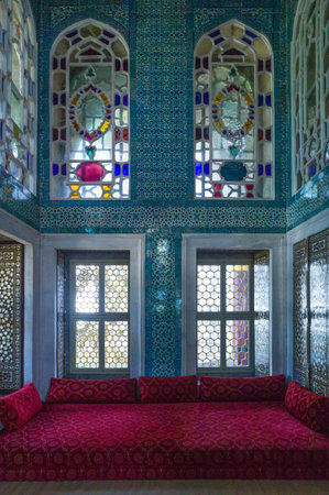 Istambul , Turkey - Mai 1, 2013:  Topkapi Palace,   fourth courtyard, the Yeredan kiosk interiorのeditorial素材
